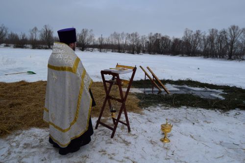На Абсалямовском озере освятили Крещенскую прорубь