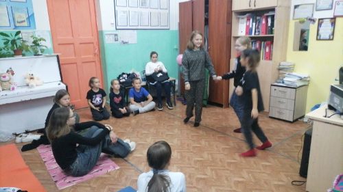Детям театральной студии «Юные таланты» очень нравится участвовать в различных постановках
