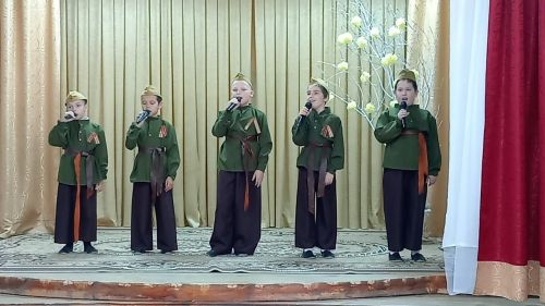 Дымтамакцы поздравили пожилых сельчан
