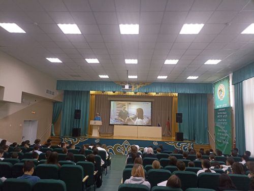 В гимназии Уруссу состоялась лекция организованная врачом-педиатром, школьникам рассказали о  возникновении ВИЧ