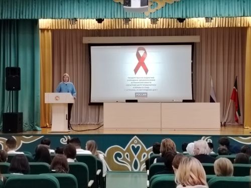 В гимназии Уруссу состоялась лекция организованная врачом-педиатром, школьникам рассказали о  возникновении ВИЧ
