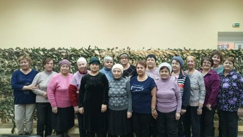 В селе Абсалямово женщины плетут сети для наших бойцов на СВО