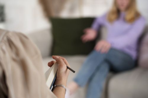 Как родителям реагировать на желание подростков встретить Новый год вне дома