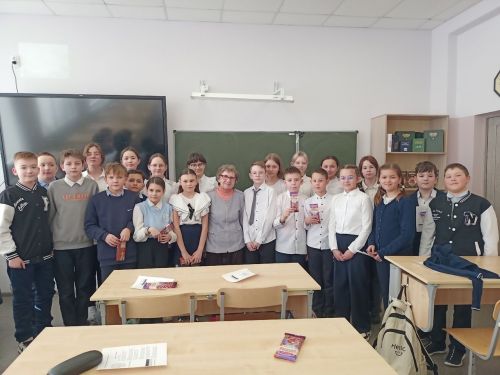 Ветеран педагогического труда Зоя Глушкова встретилась с уруссинскими школьниками