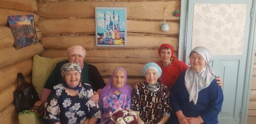 90-летний юбилей отметила ветеран труда, жительница села Старые Уруссу Миннур Юнусова