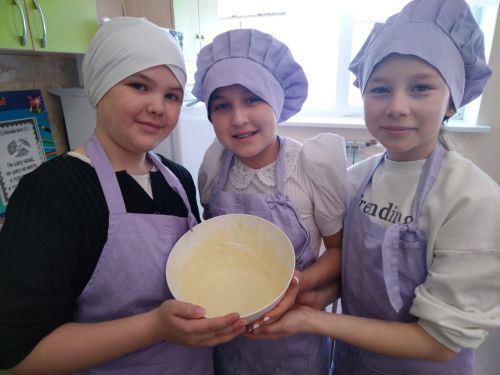 Уруссинские гимназисты напекли блинов