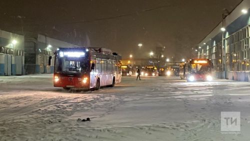 На Речном порту в Казани перекрыли движение трамваев и троллейбусов
