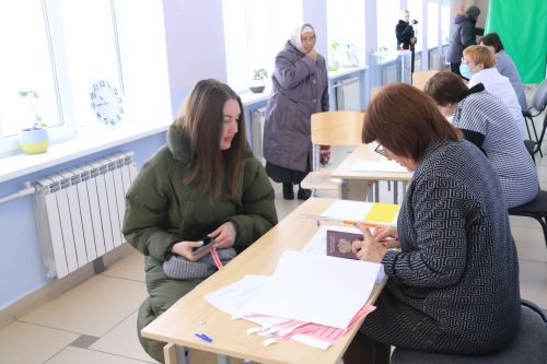 В Уруссинской школе № 3 расположились две избирательные участки: № 2814 и № 2815