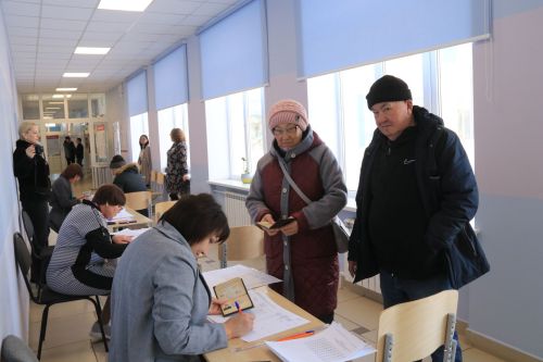 В Уруссинской школе № 3 расположились две избирательные участки: № 2814 и № 2815
