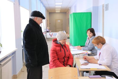В Уруссинской школе № 3 расположились две избирательные участки: № 2814 и № 2815