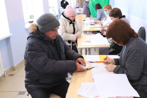 В Уруссинской школе № 3 расположились две избирательные участки: № 2814 и № 2815