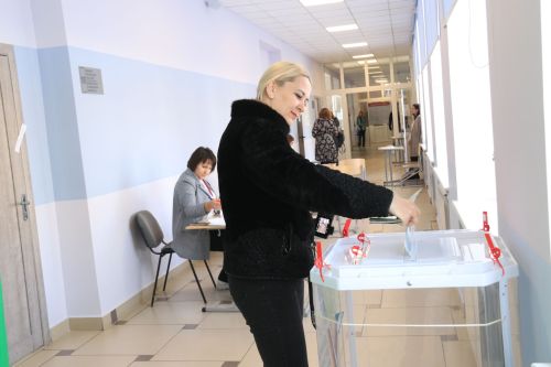 В Уруссинской школе № 3 расположились две избирательные участки: № 2814 и № 2815