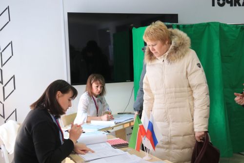 В Уруссинской школе № 3 расположились две избирательные участки: № 2814 и № 2815
