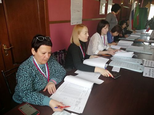 «ВОСТОК»: до открытия избирательного участка № 2819 люди уже стояли возле дверей