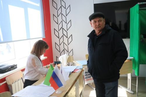 В Уруссинской школе № 3 расположились две избирательные участки: № 2814 и № 2815