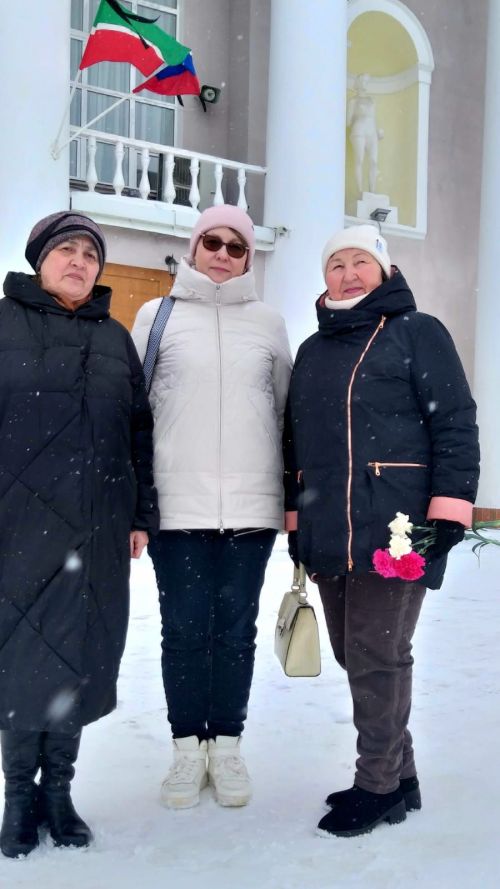 В Уруссу организован стихийный мемориал