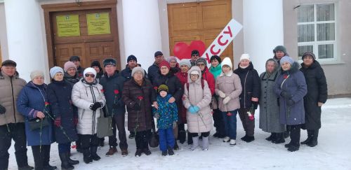 В Уруссу организован стихийный мемориал
