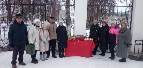 В Уруссу организован стихийный мемориал