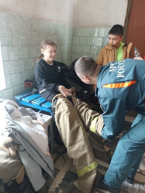 Ребята Уруссинской школы №3 побывали в гостях у пожарных