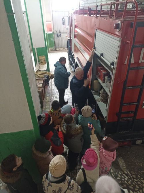 Ребята Уруссинской школы №3 побывали в гостях у пожарных