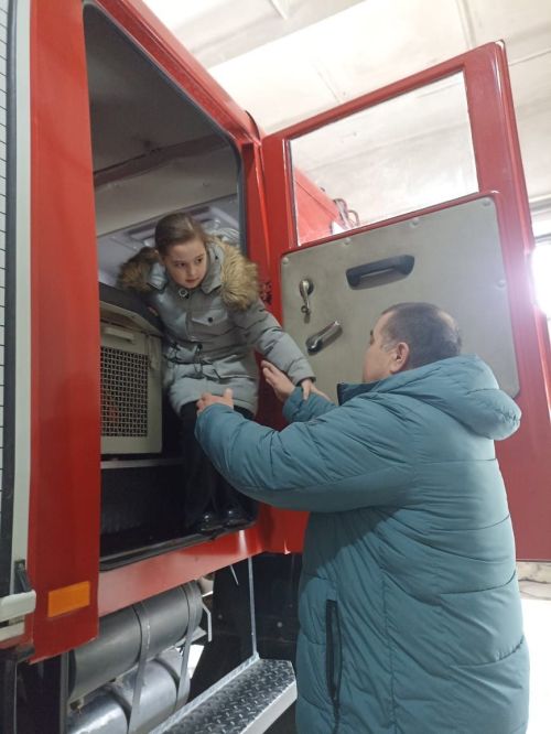 Ребята Уруссинской школы №3 побывали в гостях у пожарных