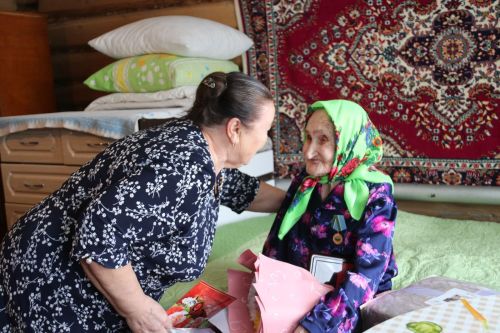 Проживающая в селе Абсалямово Назия Галимова встретила свою 95-ю весну.