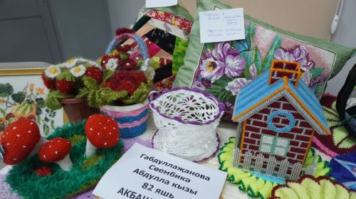 В «Атланте» ветераны выставили свои творческие работы