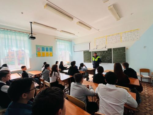 Уруссинские школьники встретились с инспектором ГИБДД