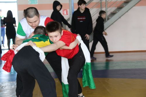 Корэш испытал юных борцов на спортивную выправку