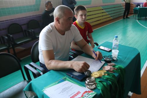 Корэш испытал юных борцов на спортивную выправку