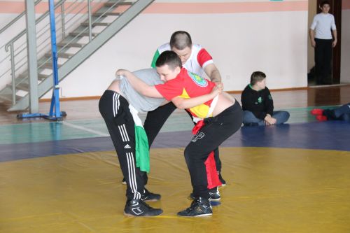 Корэш испытал юных борцов на спортивную выправку