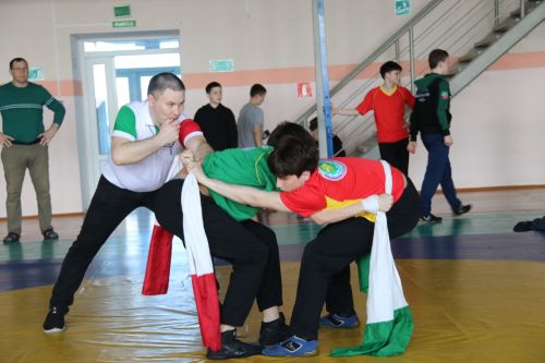 Корэш испытал юных борцов на спортивную выправку