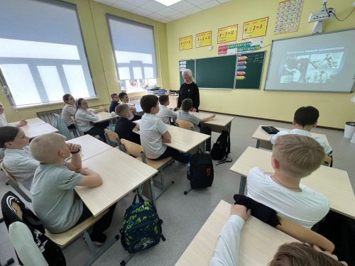 Классный час с ветераном педагогического труда прошел плодотворно