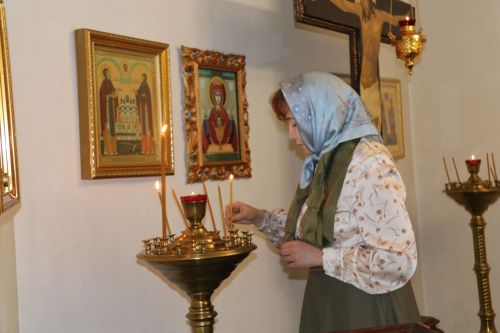 В Уруссинском храме зажжена лампадка от Всероссийского семейного огня «Семейный очаг»