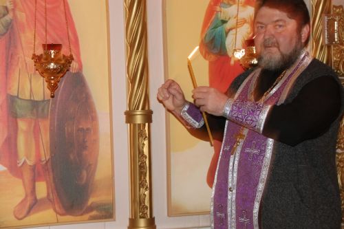 В Уруссинском храме зажжена лампадка от Всероссийского семейного огня «Семейный очаг»
