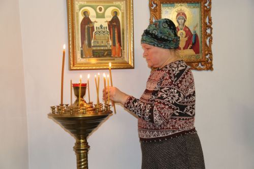 В Уруссинском храме зажжена лампадка от Всероссийского семейного огня «Семейный очаг»