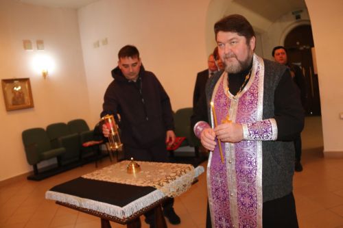 В Уруссинском храме зажжена лампадка от Всероссийского семейного огня «Семейный очаг»