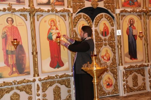 В Уруссинском храме зажжена лампадка от Всероссийского семейного огня «Семейный очаг»