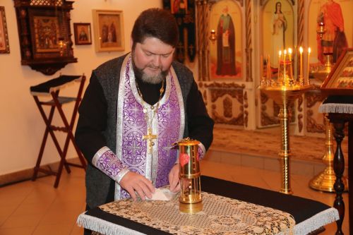В Уруссинском храме зажжена лампадка от Всероссийского семейного огня «Семейный очаг»