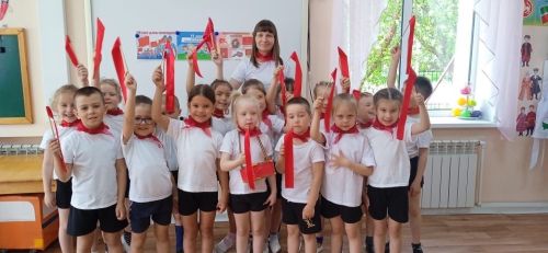 Дошколята отметили День пионерии
