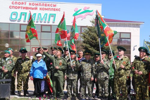В Уруссу у мемориала воинам-пограничникам состоялся митинг, посвященный Дню пограничника