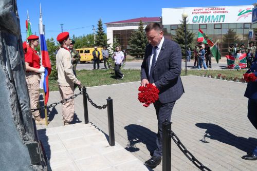 В Уруссу у мемориала воинам-пограничникам состоялся митинг, посвященный Дню пограничника