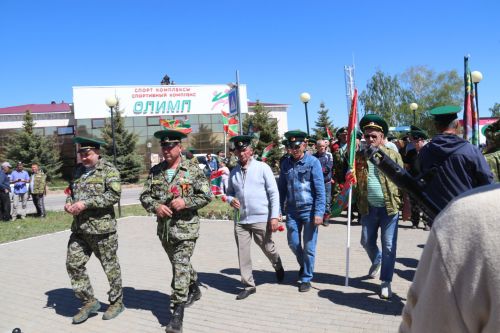 В Уруссу у мемориала воинам-пограничникам состоялся митинг, посвященный Дню пограничника