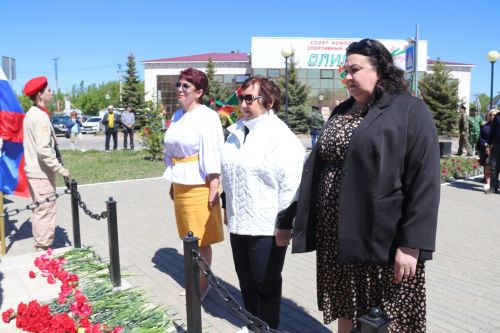 В Уруссу у мемориала воинам-пограничникам состоялся митинг, посвященный Дню пограничника