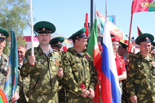 В Уруссу у мемориала воинам-пограничникам состоялся митинг, посвященный Дню пограничника