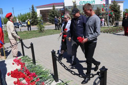 В Уруссу у мемориала воинам-пограничникам состоялся митинг, посвященный Дню пограничника