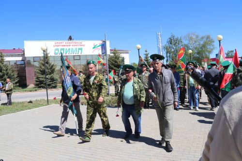 В Уруссу у мемориала воинам-пограничникам состоялся митинг, посвященный Дню пограничника