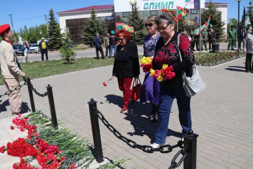 В Уруссу у мемориала воинам-пограничникам состоялся митинг, посвященный Дню пограничника
