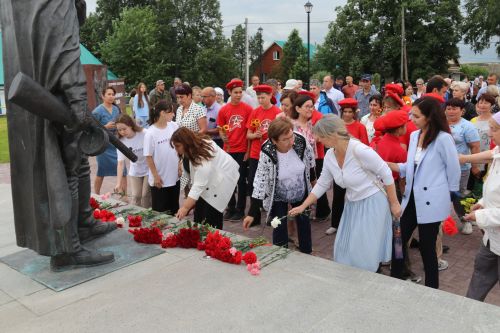 Ютазинцы собрались на митинге в честь Дня памяти и скорби