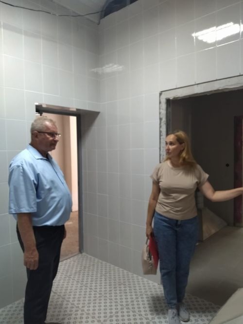 Начальник отдела образования ознакомился с ходом ремонтных работ в детском саду №1